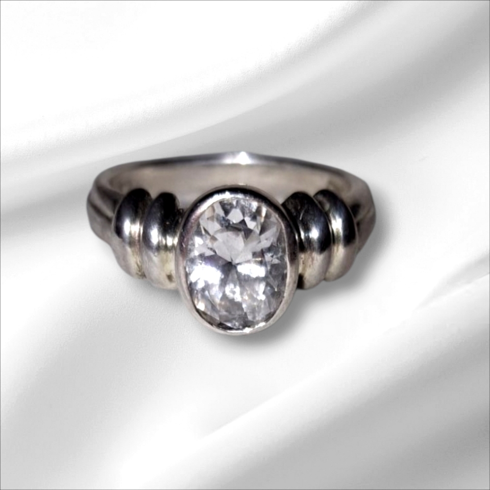 Vintage Sterling Silver 925 Signed Oval Clear Cz Ridge Detail Ring